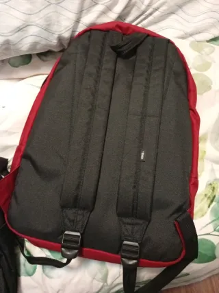 2 Mochilas Vans Negras y Rojas nuevas