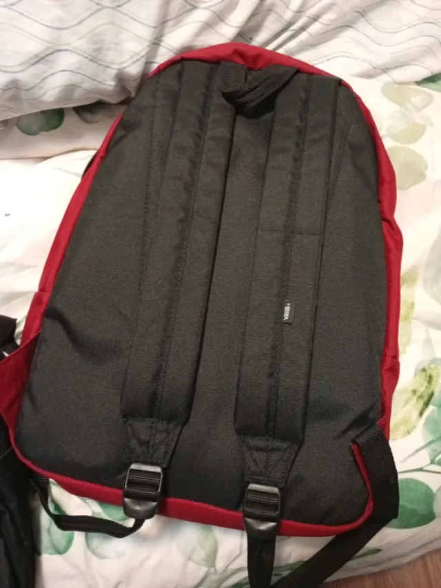 2 Mochilas Vans Negras y Rojas nuevas