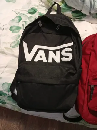 2 Mochilas Vans Negras y Rojas nuevas