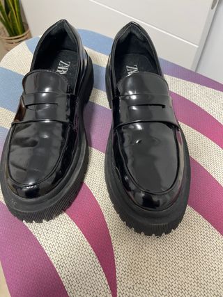 Zapatos Zara chica negros charol