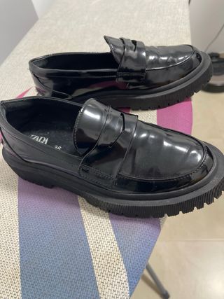 Zapatos Zara chica negros charol