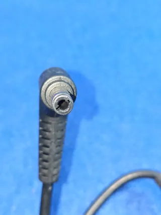 Carregador Delta electronics modelo ADP-75SB BB.