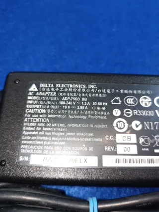 Carregador Delta electronics modelo ADP-75SB BB.