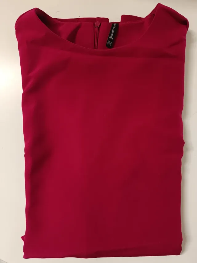 Vestido Stradivarius Fucsia Volantes