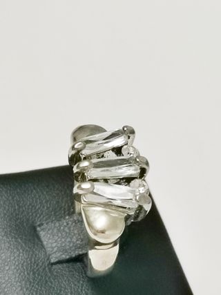 Anillo Plateado con Cristales Elegantes