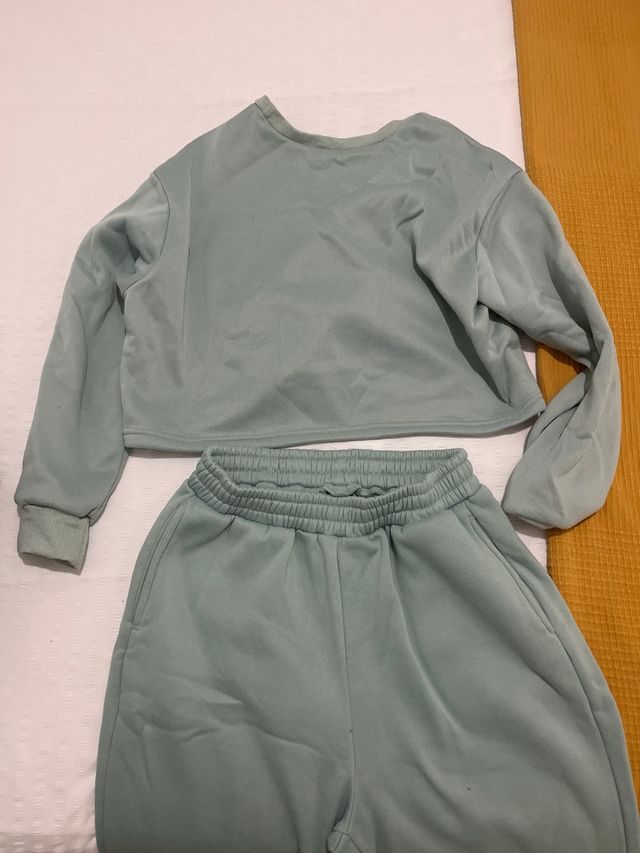 Conjunto chándal Shein verde azulado