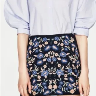 Falda Zara Bordada Azul Multicolor