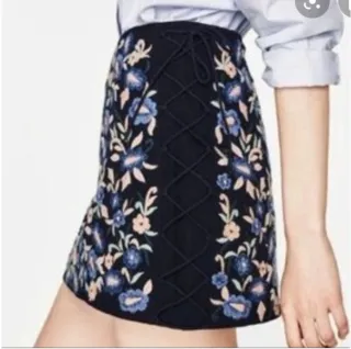 Falda Zara Bordada Azul Multicolor