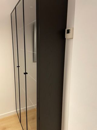 Vitrina cristal negra metal Ikea