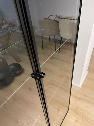 Vitrina cristal negra metal Ikea