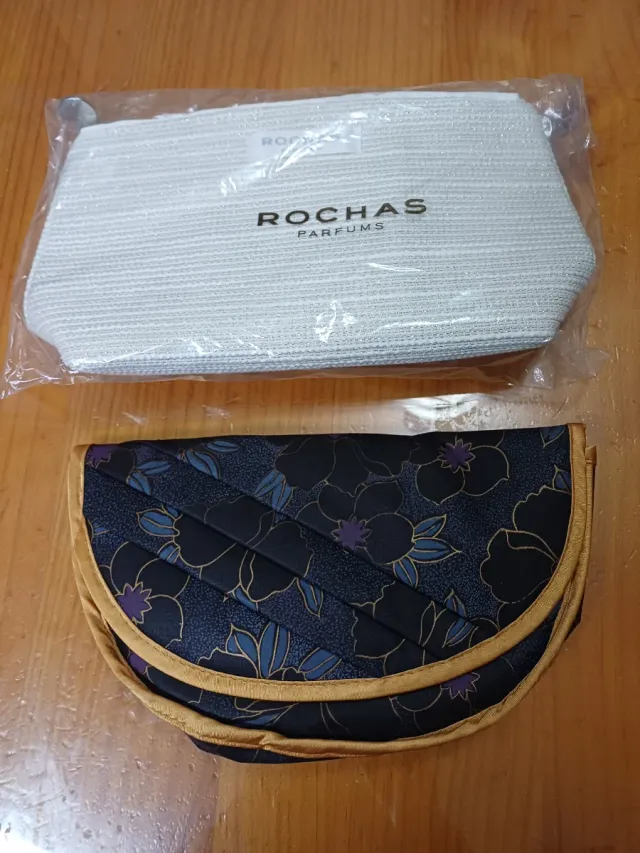 Neceser Rochas Blanco y neceser Beter negro