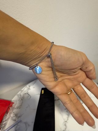 Bracciale regolabile con ciondolo