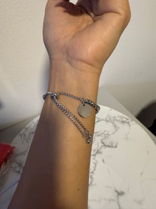 Bracciale regolabile con ciondolo