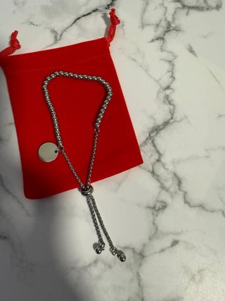 Bracciale regolabile con ciondolo