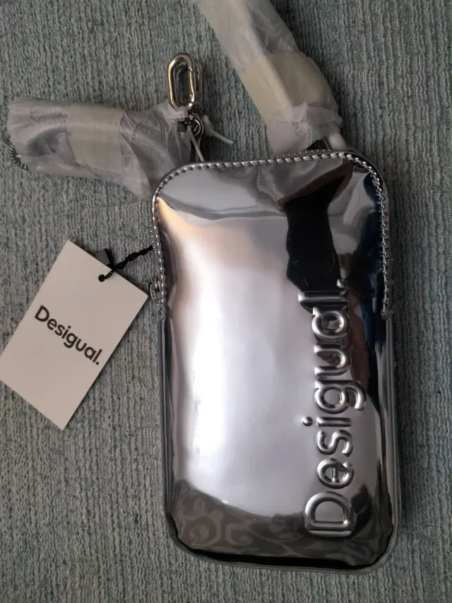 Porta móvil Desigual plateado