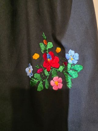 Blusa Muzungu Sisters Negra Bordada Talla L -