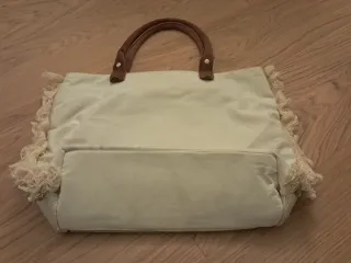 Bolso de mano con flecos y bordados