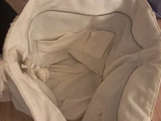 Bolso de mano con flecos y bordados