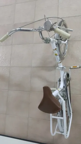 Bicicleta infantil vintage blanca