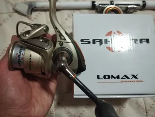 Carrete pesca Sakura Lomax 2004FD + Caña Evia 240