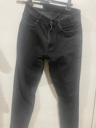 Pantalón vaquero Zara negro
