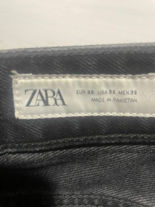 Pantalón vaquero Zara negro