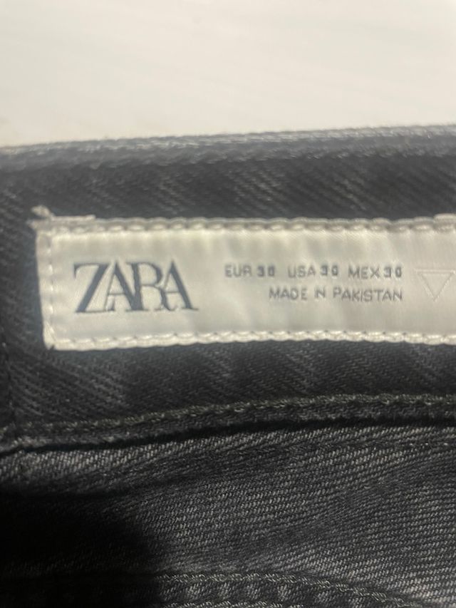 Pantalón vaquero Zara negro