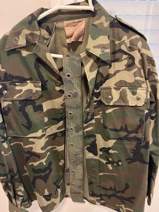 Chaqueta y pantalones militar camuflaje