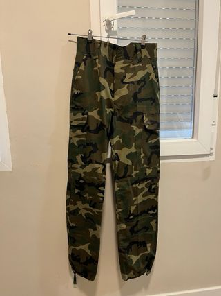 Chaqueta y pantalones militar camuflaje