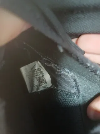 Botas de fútbol Nike negras y plateadas