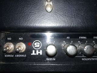 Guitarra Epiphone Les Paul Standard y ampli HT5