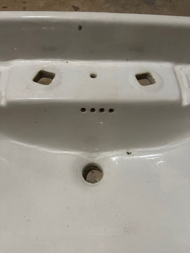 Lavamanos de porcelana para dos grifos