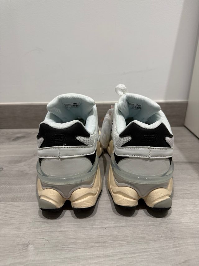 New Balance 9060 Negro Blanco