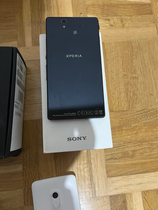 Lotto di 4 cellulari vintage Blackberry Sony Nokia Acer