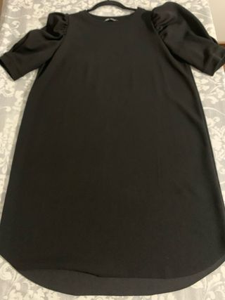 Vestido negro Zara manga abullonada