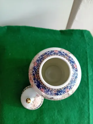 Vaso giapponese in porcellana con uccelli