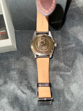 Reloj Guess Caballero Marrón y Plateado