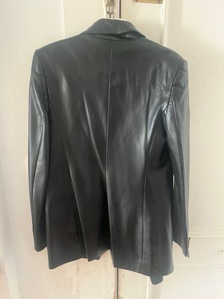 Blazer Zara Piel Vegana Talla S