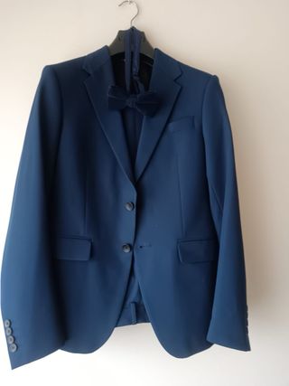 Traje azul de graduación para chico