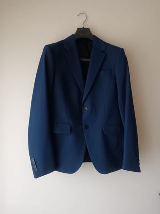 Traje azul de graduación para chico