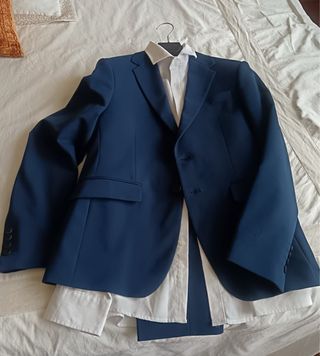 Traje azul de graduación para chico