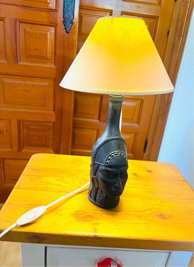 Lámpara  Antigua Diseño Cabeza Guerrero.
