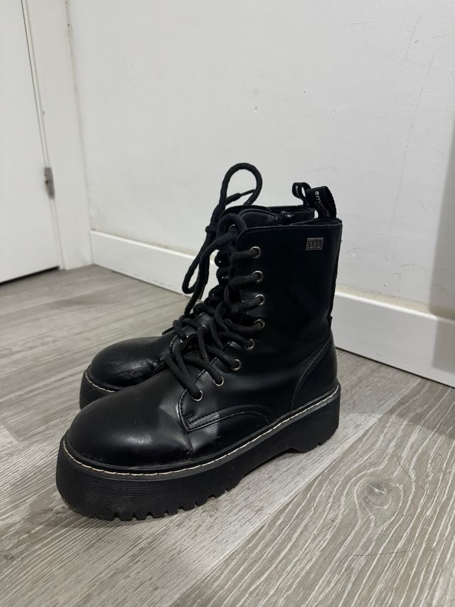 Botas negras con plataforma