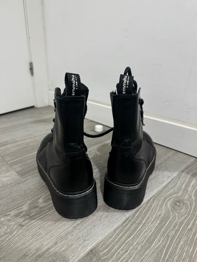 Botas negras con plataforma