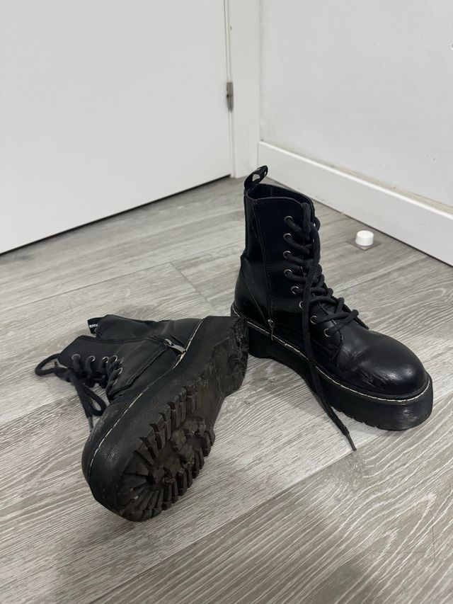 Botas negras con plataforma