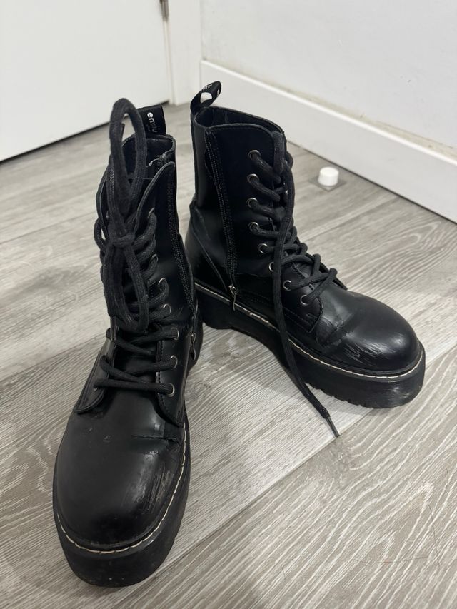 Botas negras con plataforma