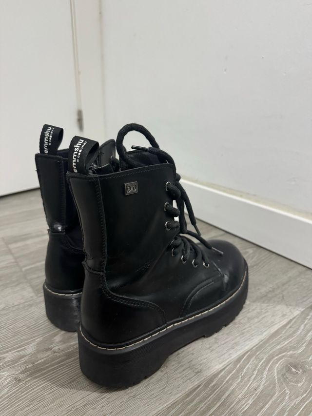 Botas negras con plataforma