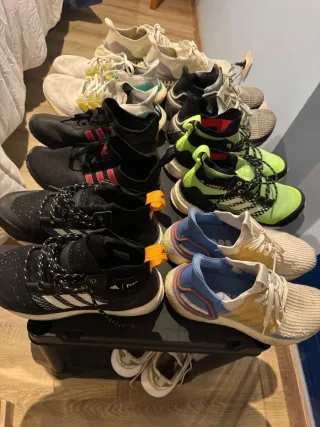 Zapatillas Adidas Negras y Blancas 39 1/3