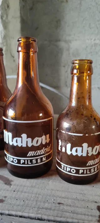 Botellas antiguas de gaseosa y cerveza