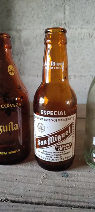 Botellas antiguas de gaseosa y cerveza